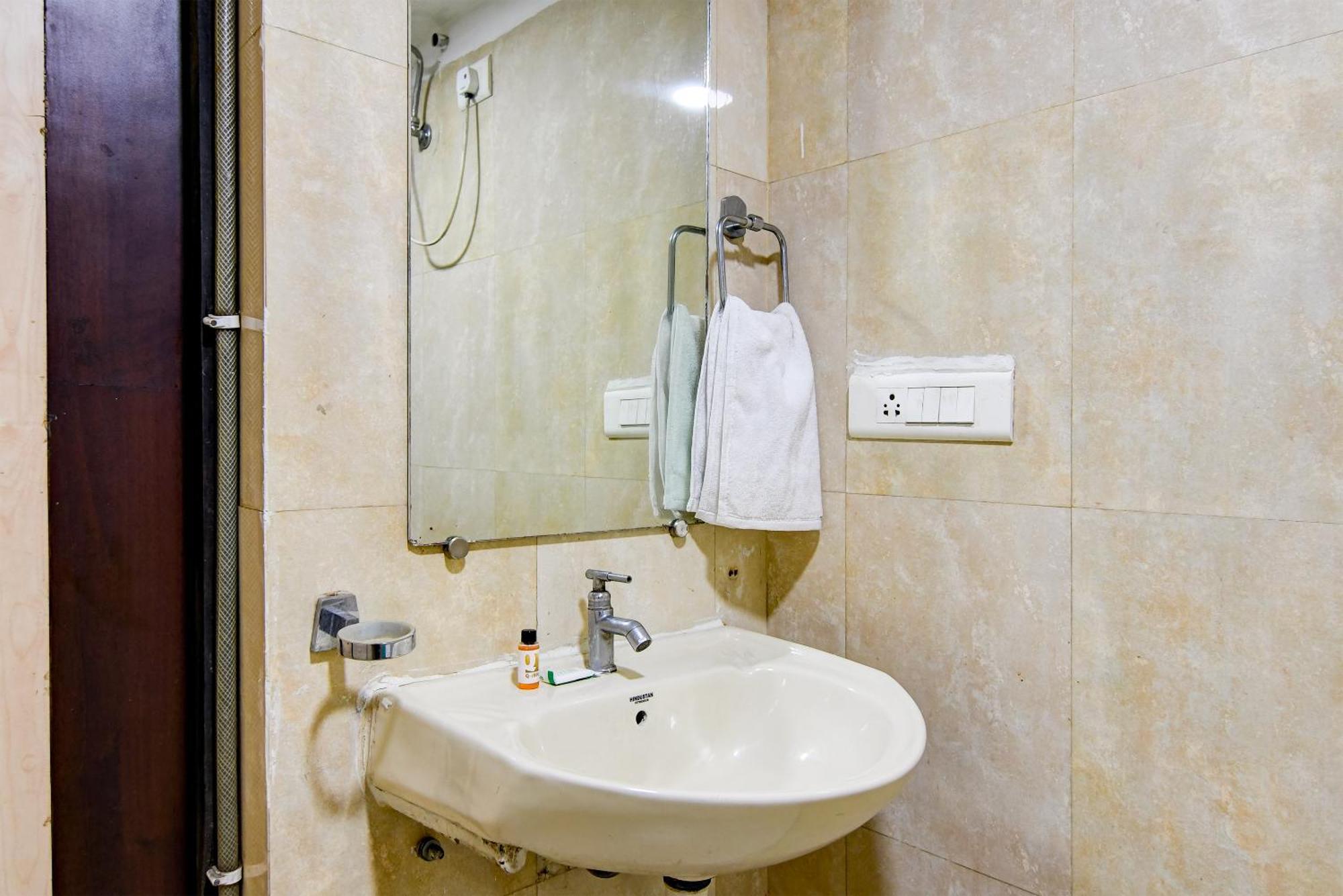 Hotel Q Inn كولكاتا المظهر الخارجي الصورة